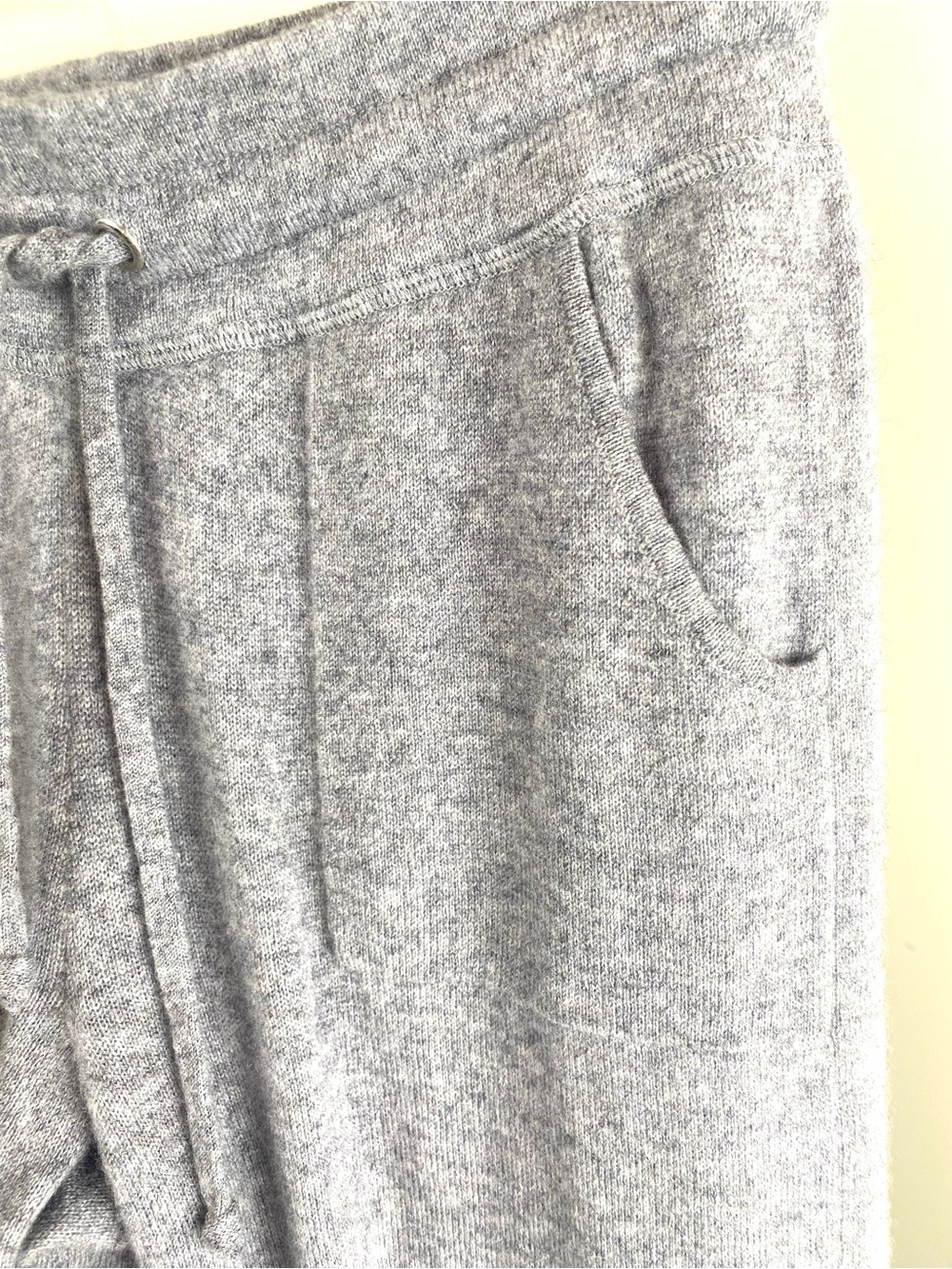 C by Bloomingdale's 100% Cashmere Jogger Pants Gray NWT Small Luxury Lounge - Picture 5 of 7